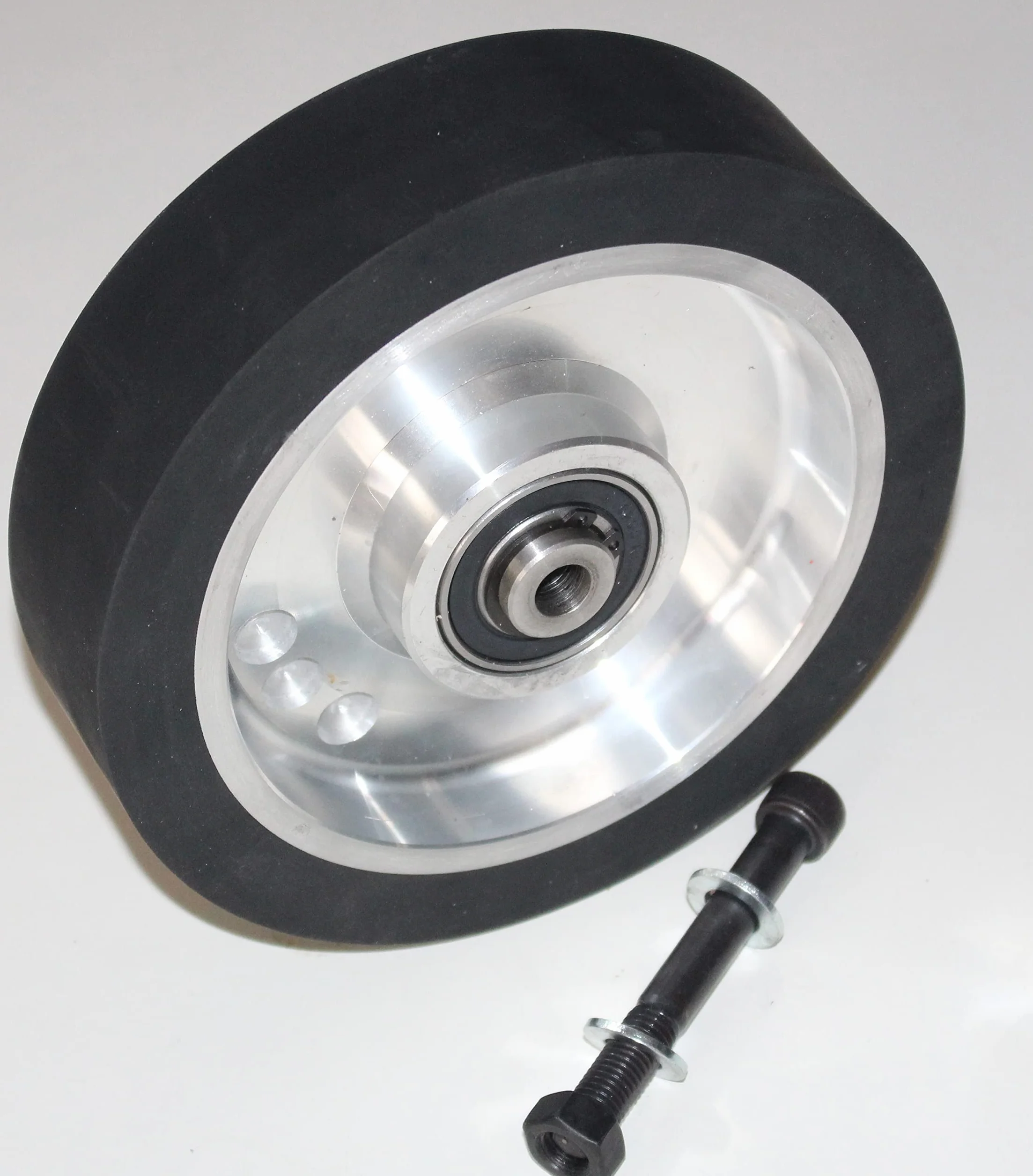 Roue de contact en caoutchouc 200 x 50 mm - Surface lisse - Cœur en aluminium - Avec tige de 12 mm - Prêt pour le montage.