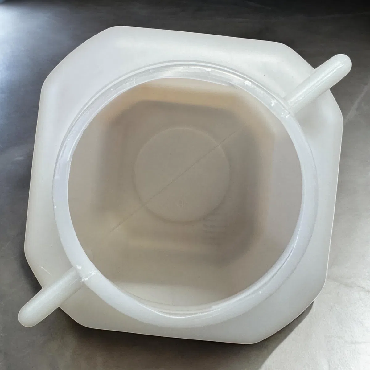 Jordan & Jordan - Bidon Plastique 50 litres - Récipient de Stockage Robuste - Hauteur 52 cm, Ø 22 cm, Couvercle à Visser - pour Eau, Aliments Secs, Déchets, Liquides Techniques