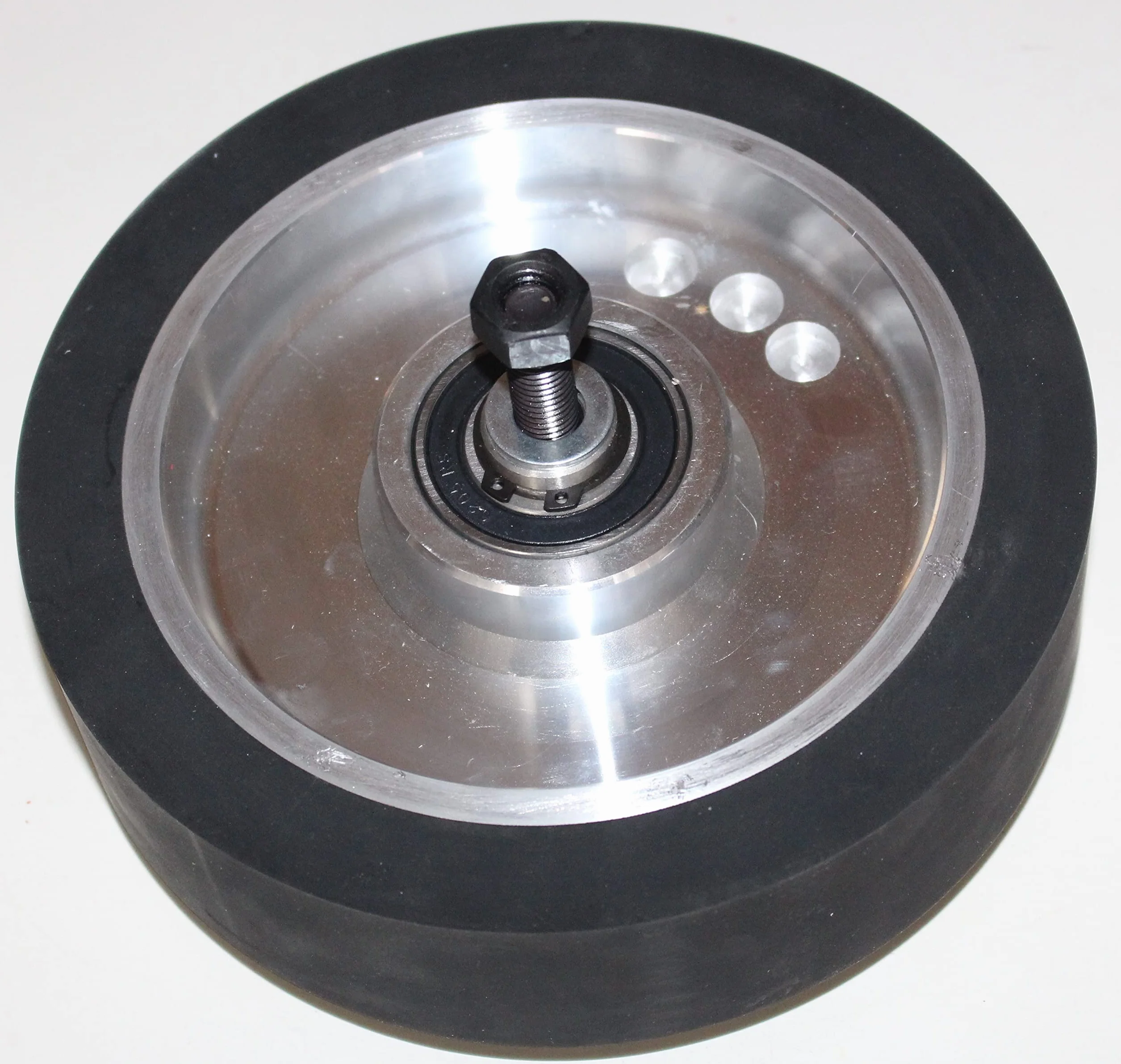 Roue de contact en caoutchouc 200 x 50 mm - Surface lisse - Cœur en aluminium - Avec tige de 12 mm - Prêt pour le montage.