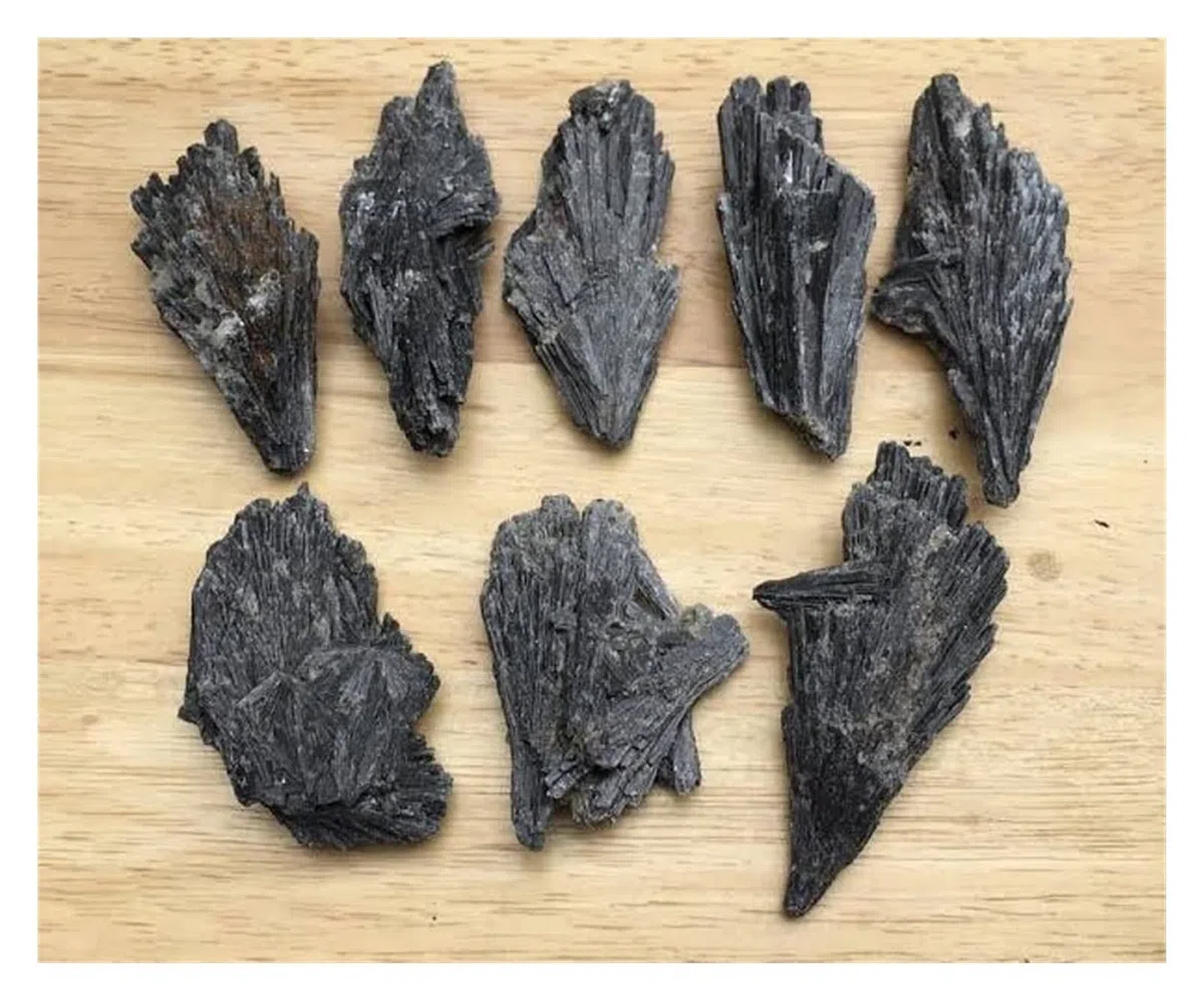 Cristal Naturel Rugueux Cristaux de Cyanite Noire Brute Naturelle Minéral de Cyanite Noire Brute(Wholesale 100g,Small(3-5cm))