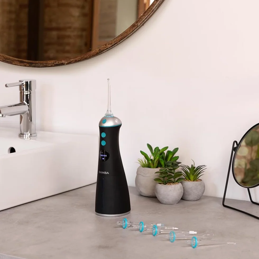 Cecotec Irrigateur de Voyage Compact et Léger ToothCare 1100 Jet Clean Liberty. Irrigateur Dentaire Portable avec 6 Modes, 8 Réglages de Pression, Capacité 280ml, IPX7, Inclut 8 Buses, Recharge USB